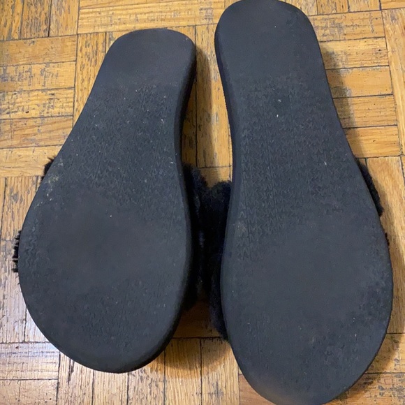 MK used furry slippers size 8 - Picture 3 of 3